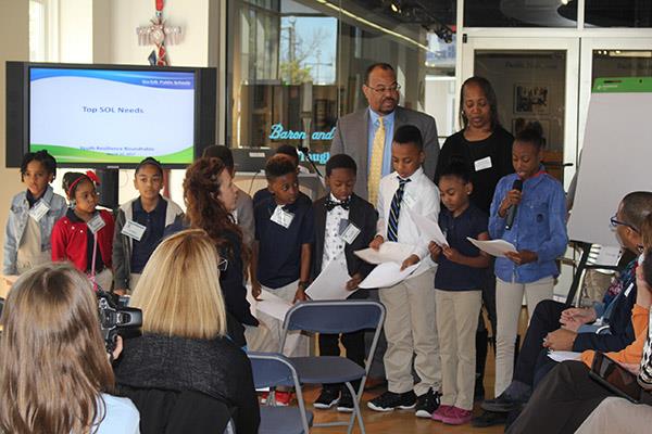 12 Chesterfield Academy students discuss rising sea levels for the Elizabeth River Project 12 Chesterfield Academy students discuss rising sea levels for the Elizabeth River Project